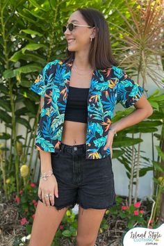 Womens Crop Shirt - Jungle Fever 🌴 This tropical top has matching mens hawaiian shirt. #ladieshawaiianshirt #womenshawaiianshirt #hawaiianshirt #junglefever Tropical Top, Jungle Fever