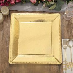 10 Pack | 13inch Gold Textured Disposable Square Charger Plates Square Charger Plates, Texture Cuir, Gold Serving Tray, Golden Table, Gold Charger Plate, Thanksgiving Plates, Gold Chargers, Formal Dinner, Wedding Decor Elegant