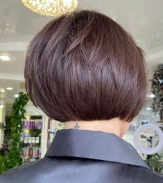 Color Block Hair, Red Balayage Hair, Kort Bob, Chin Length Haircuts, Asymmetrical Haircut, Inverted Bob Hairstyles, Short Sassy Haircuts, Stacked Bob Haircut