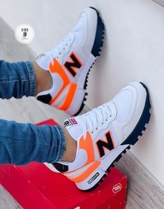 tênis feminino Nike Shoes Women Fashion, Pretty Shoes Sneakers, Kicks Shoes, Well Read, Shoes Outfit Fashion, Nike Air Shoes, Cute Nike Shoes, Cute Sneakers, Fresh Shoes