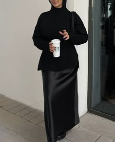 Skirts Outfits Long, Hijabi Professional Outfits, Bussines Woman Aesthetic Outfit, Hijab Outfit Aesthetic, Elegant Skirt Outfits, Modest Outfits Muslim, Modest Winter Outfits, Aesthetic Hijab, Outfit Modest