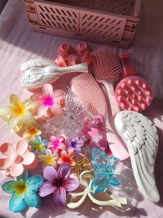 Hair Accessories Collection, Clip Hairstyles, Sun Shine, Pretty Skin Care, Hair Accessories Clips, Pretty Skin, Luna Lovegood, Girly Accessories, Vintage Poster Art