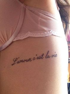 a woman with a tattoo on her stomach that reads, l'entour d'est la vie