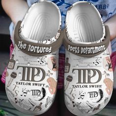 there is a pair of slippers that say it's the toe to toe treatment