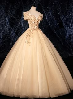 The present champagne ball gown butterfly dress is one of the great products which they ever had produced. Being a marvelous creation, the beauty of the dress is not the ordinary thing not to be discussed; it has the main role in the overall dress. Series of designs are in the dress, for example, floor-length hemline, horn sleeve neckline. The role of the color in the beauty of the dress cannot be kept hidden; we can say that it is the life and blood of the dress without which it does not look beautiful. Champagne Quinceanera Dresses Simple, Creme Ball Gown, Cream Ball Gown, Beige Ball Gown, Vestidos Champagne, Champagne Colored Prom Dresses, Gown Butterfly, Debut Dress, Cream Gown