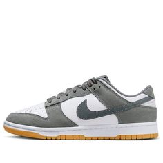 The Nike Dunk Low Smoke Grey Gum 3M Swoosh blends classic style with premium materials.  The grey suede and tumbled leather overlays create a sophisticated look, while the white upper and gum sole provide a clean contrast.  The 3M reflective Swoosh adds a unique touch, enhancing visibility in low light.  This limited-edition release is a must-have for any sneaker enthusiast. High Air Force 1, Veja Sneakers, Exclusive Sneakers, Adidas Spezial, Adidas Campus, Nike Sb Dunks, Lightning Mcqueen, Air Max 1, Classic Shoes