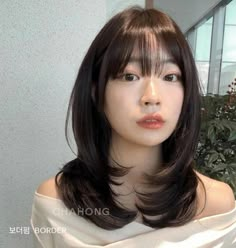 Korean Hairstyle Medium Shoulder Length, Short Hair Layers Bangs, Medium Length Haircut Asian, Haircut Reference, Japanese Haircut, Shortish Hair, Wispy Hair, Bangs With Medium Hair