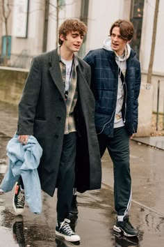 The Best Street Style from Paris Fashion Week | GQ Vintage Outfits Men, Paris Fashion Week Men, Looks Jeans, Vintage Man, Mens Fashion Smart, Mens Fashion Urban, Mens Fashion Fall