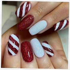 Simple Christmas Nails, Christmas Nail Art Easy, Xmas Nail Art, Nagellack Trends, Holiday Nail Designs, Christmas Nails Easy, Cute Christmas Nails, Christmas Gel Nails, Awesome Nails