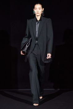 Balenciaga Herbst/Winter 2019 Ready-to-Wear - Fashion Shows | Vogue Germany Fashion Trend Report, Women's Runway Fashion, Balenciaga Spring, Vogue Germany, Anna Wintour, Looks Street Style, Women Formals, Black Suit, Business Outfit