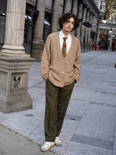 Old Money Outfits Ideas For Men | Old Money Aesthetic & 80s Men's Fashion | Men’s 80s Fashion (Style, Trends & Brands) | Old Money Outfits Men Inspo Business Casual Outfits For Men, Casual Outfits For Men, Fall Business Casual, Mens Fall Outfits, Fall Business Casual Outfits, Comfortable Travel Outfit, Aesthetic Old Money, Fall Business, Aesthetic Old