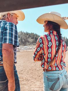 Button Up Shirt Outfit Western, Barrel Racing Outfits For Women, Barrel Racing Outfits, Rodeo Clothes, Country Girl Style Outfits, Western Chic Fashion, Cowgirl Clothes