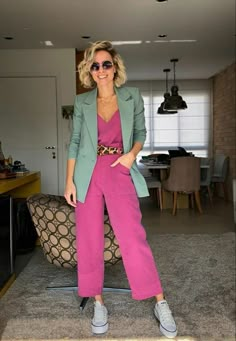 Colour Combinations Fashion, Color Blocking Outfits, Green Blazer, Pink Pants, Work Outfits Women, Colourful Outfits, Business Casual Outfits, Work Fashion