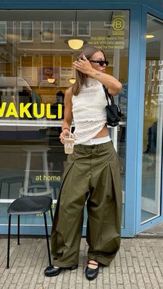 Ugg Outfit Ideas, Fashion Inspo Summer, Trending Bags, Trendy Style Fashion, Winter Footwear, Fendi Bag, Versatile Shoes, Looks Street Style, Fashion Victim