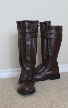 a pair of brown boots sitting on top of a carpet