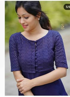 Kurti Styling, Feeding Dresses, Kurti Pattern, Salwar Neck Designs, Stylish Kurtis