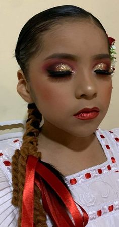 Ballet Folklorico Makeup, Colombian Makeup, Mexican Makeup Look, Folklorico Makeup, Mexico Makeup, Ballroom Makeup, Mexican Makeup, Folklorico Dresses, Beauty Without Makeup