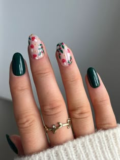 Préparez-vous pour la rentrée avec ces tenues stylées et confortables ! Du classique au moderne, découvrez des looks parfaits pour briller dès le premier jour. Monotone Nail Art, Plant Nail Art Design, Dark Academia Acrylic Nails, Leaf Nail Art Fall, Halloween Nail Art Short Nails, Gel X Nail Inspo Almond, Cute Mushroom Nails, Cottage Nails, Mushroom Nail Designs