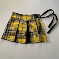 Windsor - Yellow Plaid Skirt Clueless, Cher, Punk, Skater, Preppy Punk Mini Skirt, Yellow Plaid Skirt, Clueless Cher, Punk Skater, Skirts Vintage, Vintage Punk, Yellow Plaid, Plaid Skirt, Clueless