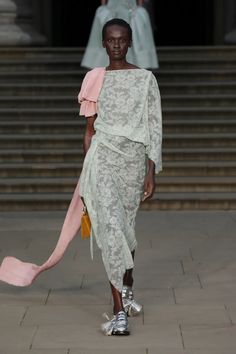 Erdem Spring 2025 Ready-To-Wear Collection [PHOTOS] Fashion 2025, Erdem Moralioglu, Shirt Skirt, Gift Collections, Swimwear Accessories, Exclusive Collection, Couture Fashion, Occasion Wear, Fashion News