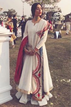 Pakistan Street Style, Nikkah Dress, Pakistani Couture, Salwar Kamiz, Desi Clothes, Indian Gowns, Indian Couture, Dress Indian Style, Indian Wedding Outfits