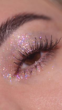 Aurora Eye Makeup, Glittery Face Makeup, Light Pink Glitter Eyeshadow, Glittery Soft Makeup, Halloween Makeup Fairy Pretty, Ethereal Glitter Makeup, Opal Eye Makeup, Iridescent Make Up, Minimal Glitter Eye Makeup