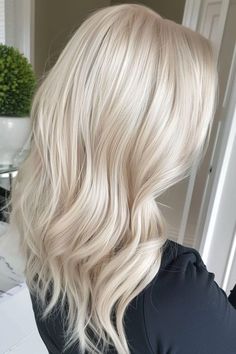 45 Blonde Hair Color Ideas That Will Make You Look Like a Total Bombshell - Flo's Blog Creamy Pearl Blonde Hair, Blonde Hair Color Ideas Fall 2024, All Over Blonde Hair Color, Vanilla Blonde Hair, Cream Blonde Hair, Light Blonde Balayage, Vanilla Blonde, Timeless Hair