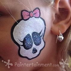 Skull Inspiration, Face Paint Party, Pirate Makeup, Diy Face Paint, Girly Skull, Pirate Face, Face Painting Tips, Face Painting For Boys, Cheek Art