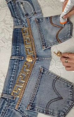 Denim Belts Diy, Denim Gauchos Outfit, Womens Denim Outfit Ideas, Jean Jewelry Diy, Upcycle Clothes 2023, Denim And Diamonds Gala Outfit, Denim Rave Outfit, Diy Denim Belt, Denim And Bling Outfits