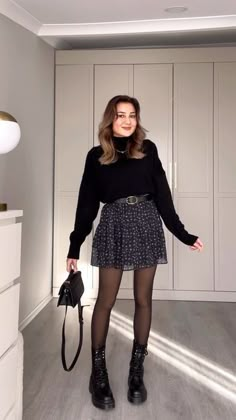 Winter Outfits Aesthetic Black, Winter Dresses Tights, Winter Outfits With Mini Skirts, Winter Outfits Black Skirt, Outfits With Skirts Winter, Black Boots Dress Outfit, Little Black Dress Winter Outfit, Outfits Rock, Tights And Dress Outfit