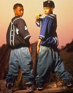 Kriss Kross 90s, 90s Hip Hop Outfits, 2000s Hip Hop Fashion, Kriss Kross, Boys Aesthetic Outfits, Black American Culture, 2000s Hip Hop, Kris Kross, Sweet 16 Outfits