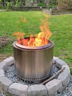 a fire pit sitting on top of a gravel field