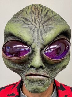 Alien Guy Costume, Man Alien Costume, Mens Alien Costume, Futuristic Full Face Mask For Halloween, Green Snake Masked Man, Diy Alien Costume, Green Halloween Cosplay Mask, Horror Movie Costumes, Alien Makeup