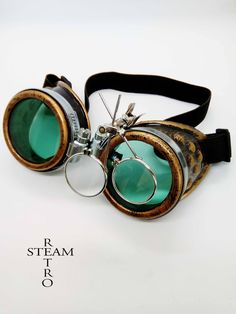 These goggles will be perfect for any costume. Camden fashion perfect for cosplay, Airship Captain, Officer, Steampunk, Apocalyptic, Dystopian, Cyber, Mad Scientist, Burning Man. plastic with elastic adjustable strap, these goggles are twice painted with bronze & copper enamel to give that antiquated look, and finished with single 2.0x loupe . This pair comes with dark green lenses, and a pair of interchangable sun lenses are also provided for you. The loupe can be attached and removed easil Goggles Drawing, Airship Captain, Steampunk Heart, Goggles Glasses, Steampunk Goggles, Vert Turquoise, Red Glasses, Steampunk Cosplay, Steampunk Accessories