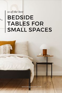 Minimalist bedroom with nightstand and lamp Bed Side Table Decor Ideas, Small Bed Side Table Ideas, Wooden Bedside Table Ideas, Small Bedroom Side Tables, Bed Side Table Decor, Bedroom Side Table Ideas, Tables For Small Spaces, Ideas For Small Bedrooms