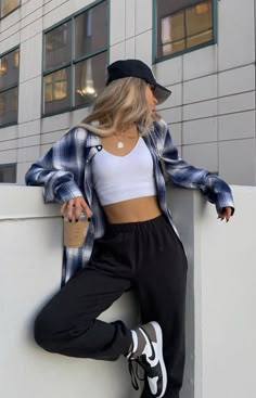 Mode Zara, Tomboy Outfits, Tomboy Style Outfits, Chill Outfits, Looks Street Style, Causual Outfits, Swaggy Outfits, Simple Trendy Outfits, Tomboy Fashion