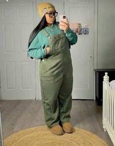 #falloutfitideas Overalls Outfit Fall, Plus Size Baddie Outfits, Overalls Outfit, Earthy Outfits, Diy Vetement, Tomboy Style Outfits, Cute Comfy Outfits, Streetwear Fashion Women