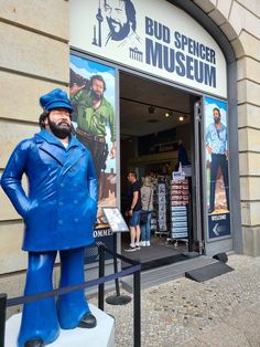 Bud Spencer and Terence Hill were an Italian comedy duo who made a series of movies that were hugely popular in the 70s and 80s in most of the world, but never really impacted in North America. There's an annual celebration of their work in Germany! Hollywood, Actors, Film, Norte