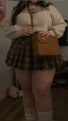 Brown Skirt Outfit, Preppy Brown, Brown Plaid Skirt, Cream Sweatshirt, Plaid Skirt Outfit, Plus Size Winter Outfits, Plus Size Baddie Outfits, Plus Size Outfit, Brown Plaid