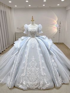 Princess Ball Gowns Royals, 1800s Ball Gown, Poofy Wedding Dresses, Victorian Ballgown, Poofy Wedding Dress, Ivory Ball Gown, Debut Gowns, Royalty Dr, Princess Gowns