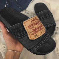 Denim Slides, Denim Style Casual, Denim Flats, Dr Shoes, Flat Slippers, Open Toe Slippers, Women Slides, Sneakers Looks, Summer Flats