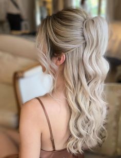 Wedding Hairstyles For Guests, Wedding Bridesmaid Hair, Bridesmaid Hair Ideas, Bridemaids Hairstyles, Voluminous Ponytail, Fall Wedding Hairstyles, Wedding Hair Half, Wedding Hairstyles Bridesmaid