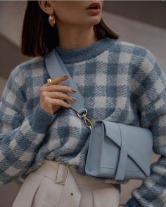 Powder Blue Outfit Ideas, Blue Fall Outfits For Women, Powder Blue Outfit, Paris Street Fashion, Street Style Paris, Winter Trends, Look Vintage