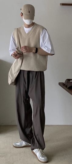 Korean Street Fashion Men, Look 80s, Street Style Outfits Men, Mens Casual Dress Outfits, Men Stylish Dress, Guys Clothing Styles, Mens Outfit Inspiration, Cool Outfits For Men, Stylish Mens Outfits