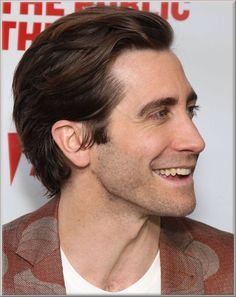 Jake Gyllenhaal Growing Hair Out Men, Men Growing Out Hair, Growing Hair Men, Growing Out Hair, Growing Your Hair Out, Growing Hair, Guy Haircuts Long, Mens Hairstyles Medium