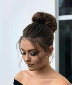 High Bun Hair, Bridal Hair Inspiration, Birthday Hair, Bohemian Hairstyles, High Bun, Penteado Cabelo Curto, How To Make Hair