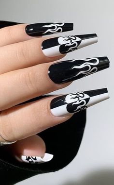 Long Press On Nails, Black Acrylic Nails, Acrylic Nail Kit, Coffin Nails Long, Nail Art Hacks, Types Of Nails, Artificial Nails, Square Nails, Nail Art Diy