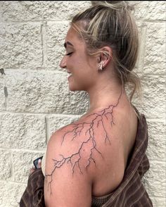 lightning bolt tattoo Storm Inspired Tattoos, Lightening Bolt Tattoo Back, Lightning Collar Bone Tattoo, Lighting Strike Tattoo Shoulder, Lightning Shoulder Tattoos For Women, Lighting Tattoo On Back, Tattoo Ideas Female Lightning, Lightning Back Tattoo Women, Lightning Tattoo Collar Bone