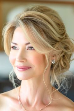 Mother Of The Groom Hairstyles Over 50, Pinned Up Hair, Long Blonde Hairstyles, Dreamy Effect, Mother Of The Groom Hairstyles, Perfect Makeup Look, Mother Of The Bride Hair, Makeup Mistakes, Blonde Hairstyles