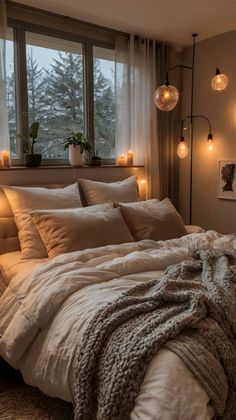 Light Bedroom Decor Ideas, Room Decor Relaxing, Aesthetic Room Couple, Cozy Bedsheets Aesthetic, Bedroom Ideas For Basement Rooms, Couples Small Bedroom Ideas, Soft Pastel Room Aesthetic, Cozy Apartment Decor Bedroom, Bedroom Tan Walls